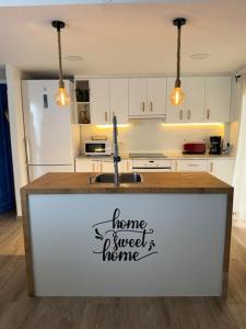 Increíble piso a pocos metros del mar con piscina