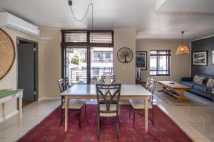 City Bowl stylish home,in walking distance Flatrock