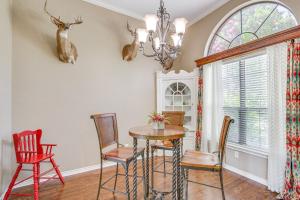 Sunny Stephenville Home w Pool: 4 Mi to Downtown