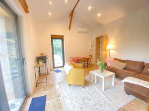 B&B / Chambres d'hotes LODGE avec kitchinette terrasse et jardin prive clos : photos des chambres