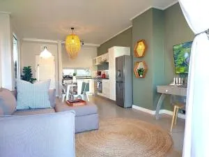 Brizzys Balcony Luxe Retreat Great Location! - Suideinde