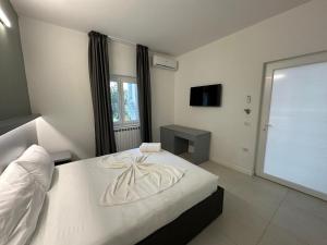 Evergreen Laguna Vain-Lezhe