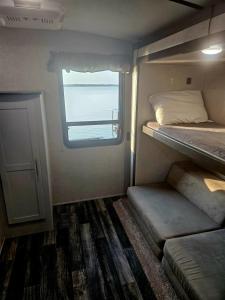 Lakefront Retreat Paradise