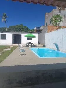 Casa com piscina - Emboracica