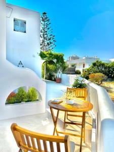 Anita Rooms & Suites Milos