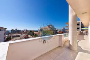 COBERTURA ALTO PADRÃO COM PISCINA - 3 SUÍTES No CENTRO DA PRAIA