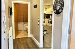 luxury 2 bedroom flat with a kitchen