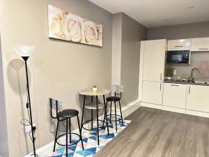 luxury 2 bedroom flat with a kitchen