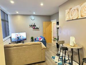 luxury 2 bedroom flat with a kitchen