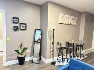 luxury 2 bedroom flat with a kitchen