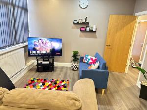 luxury 2 bedroom flat with a kitchen