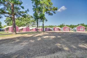Pet-Friendly Picayune Tiny Home Near Space Center!