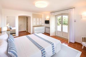 Casa de Baixo by Vintage Travel