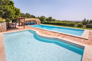 Casa de Baixo by Vintage Travel