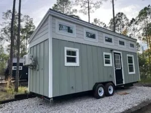 Tiny Glamping 1 - Mims