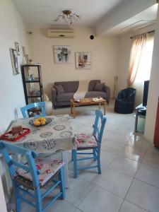 Athene and Emmanouil Place