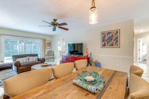 Pet-Friendly Home with Pool, Close to Venice Beaches