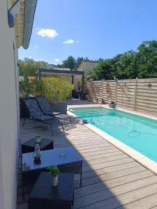 La Cigale sous l'Olivier - Chambre , SdB et Salon Privé - Piscine - Maubec