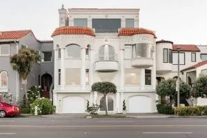 The Golden Peacock Palace - آوكلاند