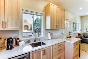 Hike, Ski and Golf Modern Colorado Retreat