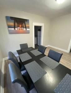 Beautiful & Cozy Home Mins from Downtown Greenville & ECU Health!