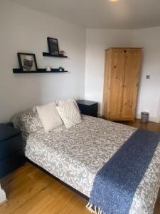 2 Bedroom flat in Riverside West