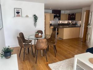 2 Bedroom flat in Riverside West