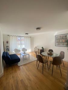 2 Bedroom flat in Riverside West