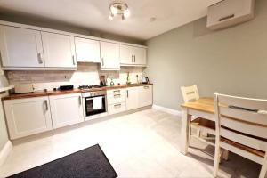 Your Galway Home - Four Bed with Parking!