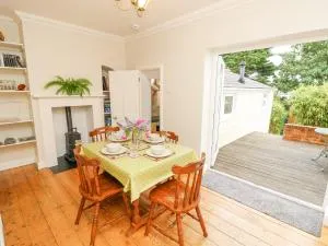 Seagulls Perch - Gurnard