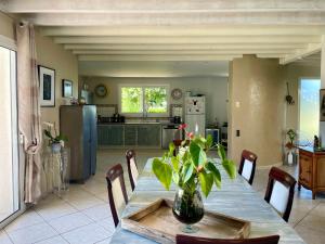 Maisons de vacances Villa avec piscine a Casteljaloux : photos des chambres