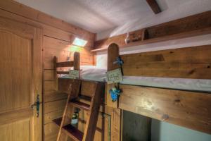 Apt Bellachat 10 for 4 with Pool & 120m to lift - Happy Rentals