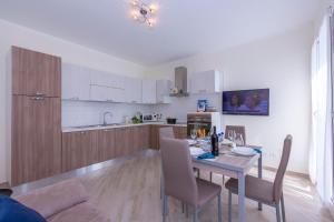 Serena 1 Amazing Sea View - Happy Rentals