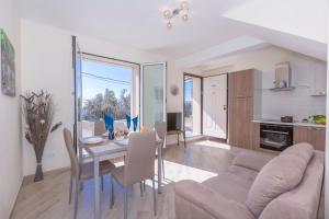 Serena 2 Amazing Sea View - Happy Rentals