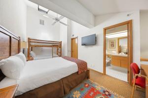 Palisades Tahoe Lodge Rentals Studio Loft #338