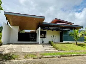 VillaVerde Beach House - Tárcoles