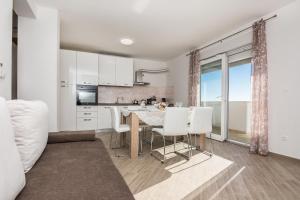 Pool Apartment Bakija 2 - Happy Rentals 