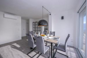 Rustichel Fantastic Lake View - Happy Rentals