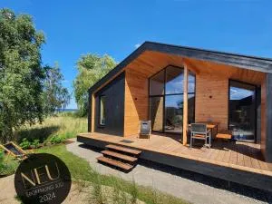 Werder Chalet -- GROßES SONNENDECK -- Strand 150m I Sauna I eKamin I bis 8 Pers I Meerblick I by "Meyers am Meer" - Stove