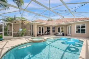 Upstay - Waterside Home with Pool and Hot Tub - سانت كلود