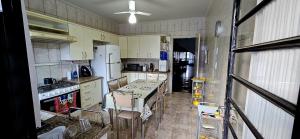 Suítes em rua principal de Socorro-SP