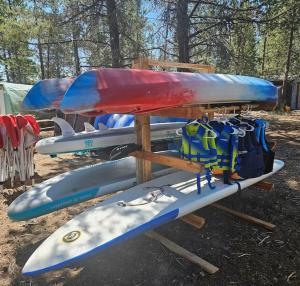 Beautiful Riverfront Near Mt Bachelor with Hot Tub