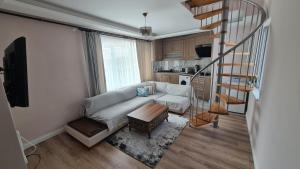 Cozy Duplex Next to Green Masjid