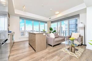 Condo Unit with Stunning Views & Amenities