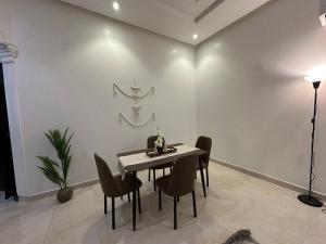 شقة انيقة غرفتين وصالة بدخول ذاتي