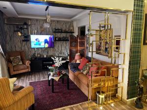 شقه مفروشه فاخره بالقاهره الجديده