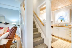 Prime Lakeside Village Location Apt with Kitchen!