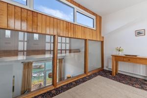 Captains View - Sea and Harbour Views Parking