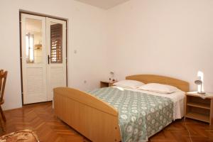One-Bedroom Apartment with Terrace room in Apartments by the sea Rogoznica - 4313