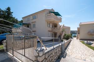 Apartments by the sea Stara Novalja, Pag - 21662 